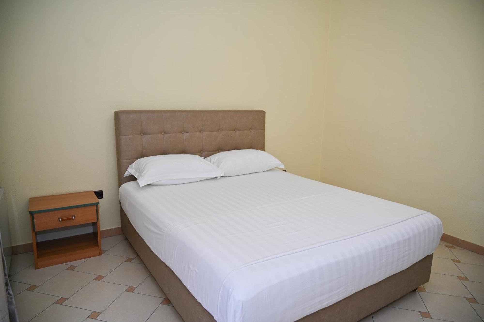 Hotel Vila Emes Durrës Zimmer foto
