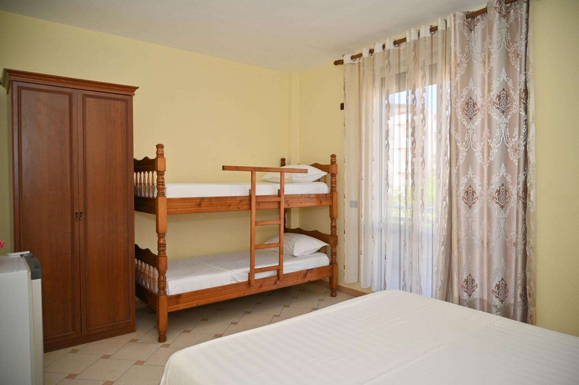 Hotel Vila Emes Durrës Zimmer foto
