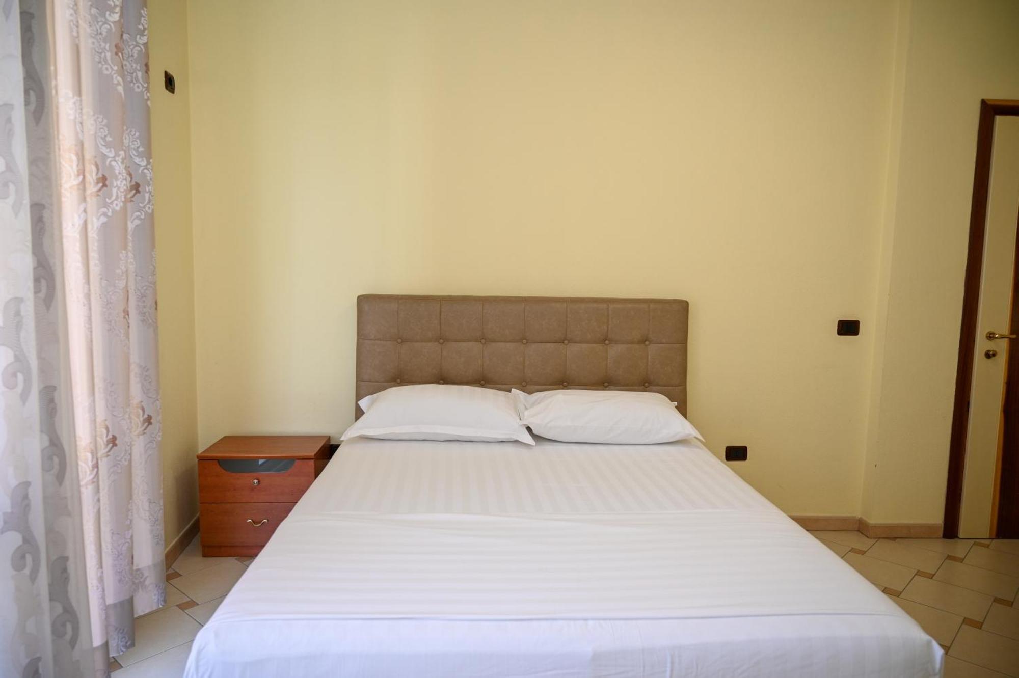 Hotel Vila Emes Durrës Zimmer foto