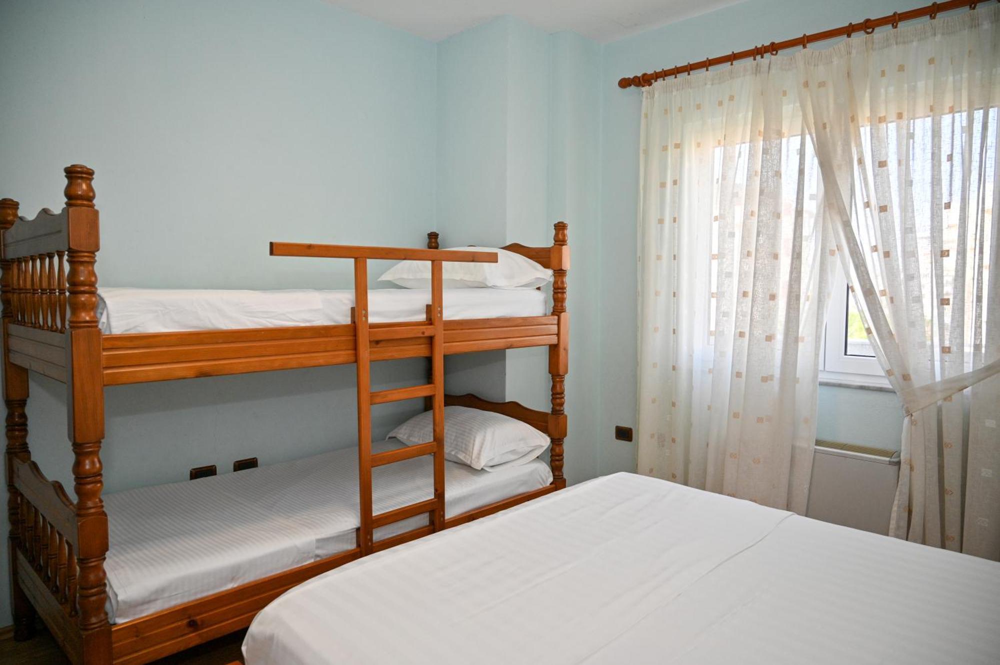 Hotel Vila Emes Durrës Zimmer foto
